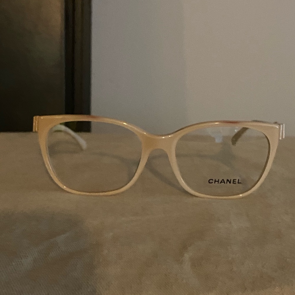 Chanel nude frames - Picture 4 of 15